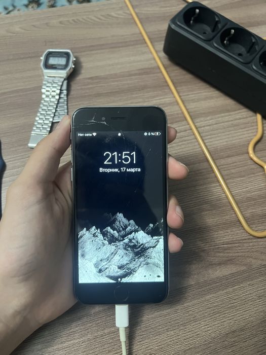 Продам айфон 6s.