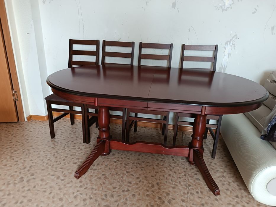 Продам малайзийский стол .