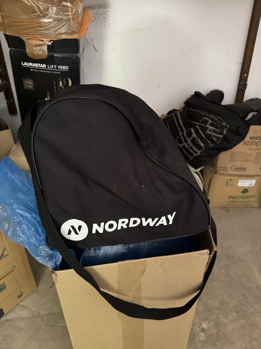 Продам коньки и клюшку