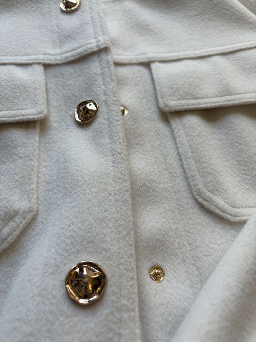 бежово яке на Zara