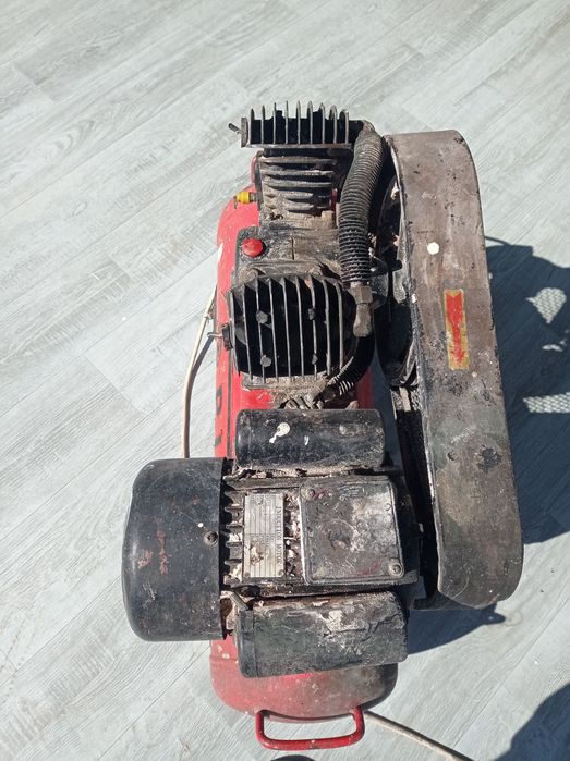 Воздушный компрессор 100 л рабочий.