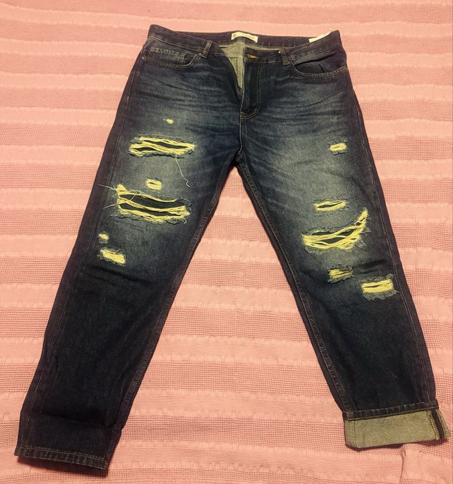 Дънки накъсани.