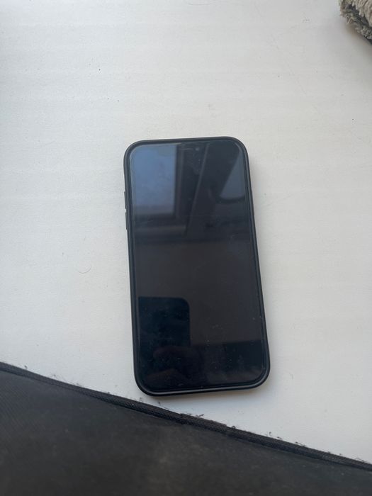 продается iphone 11 64 гб