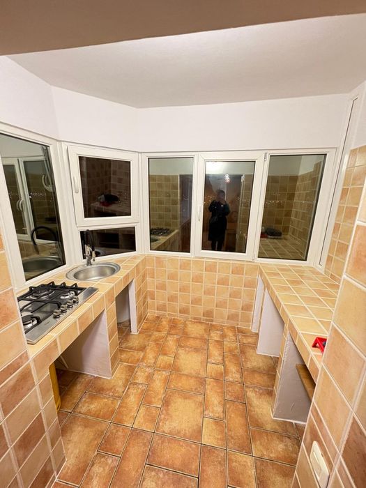 Inchiriez apartament 2 camere decomandat zona far, poarta 5