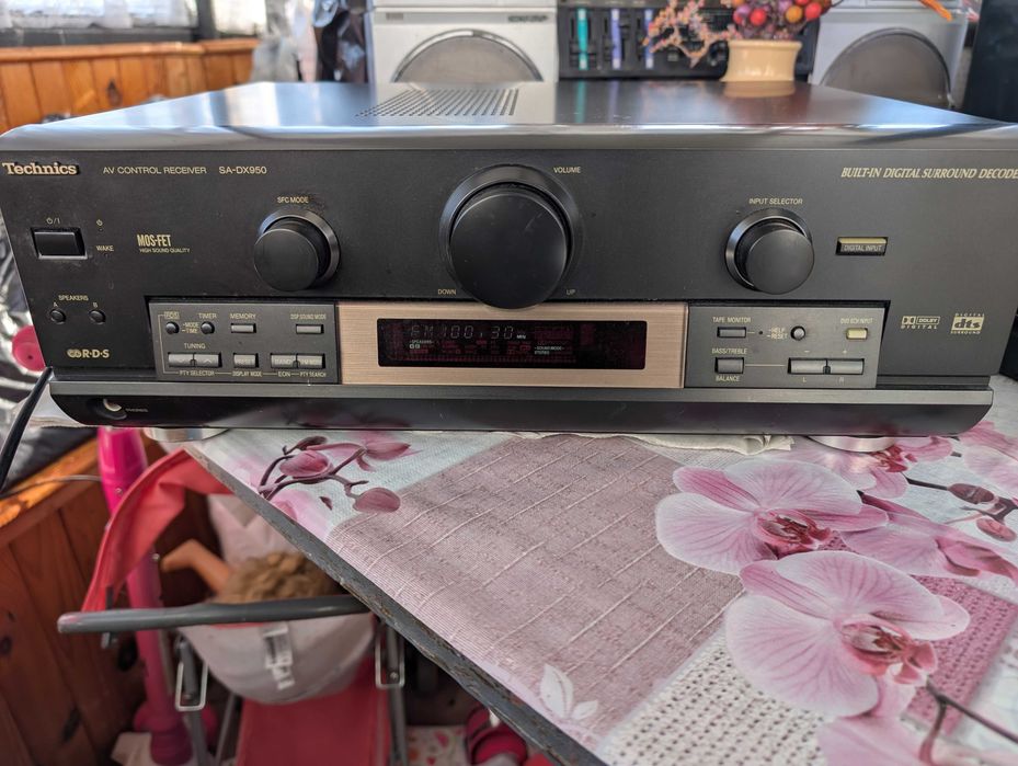 Продавам ресийвър с проблем работи спира звука после тръгва.