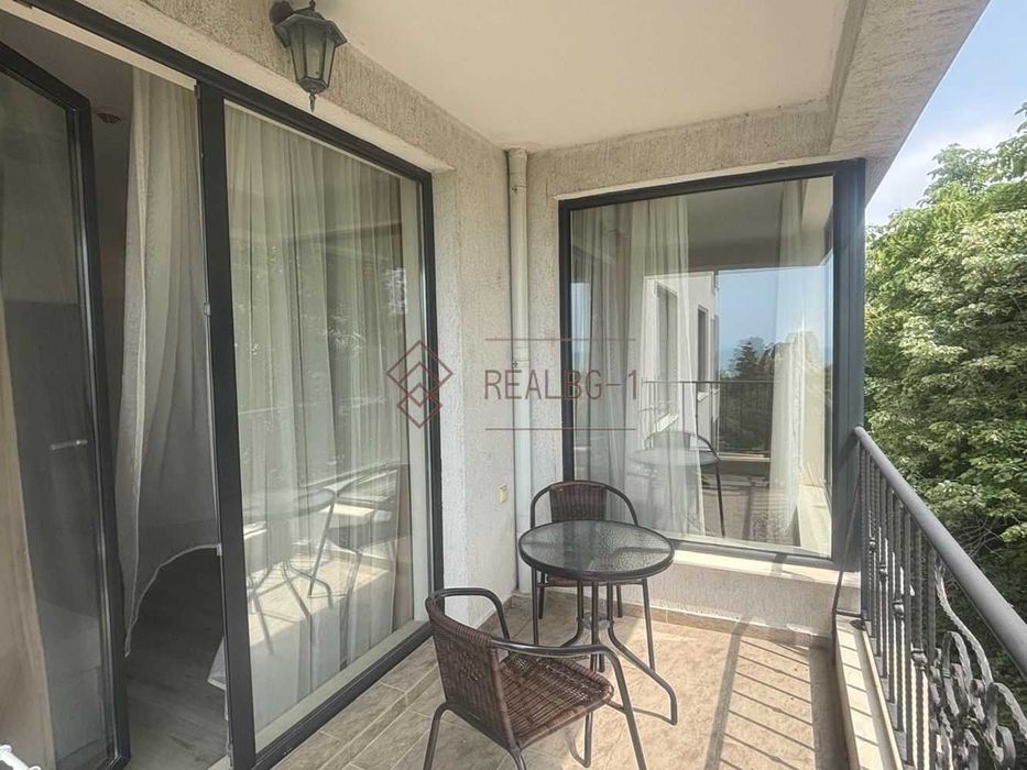 Просторен апартамент в луксозен комплекс до Двореца в Балчик