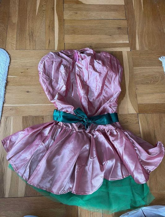 Рокля цвят праскова