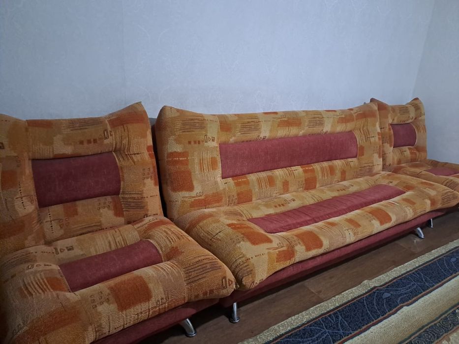 Диван с двумя креслами