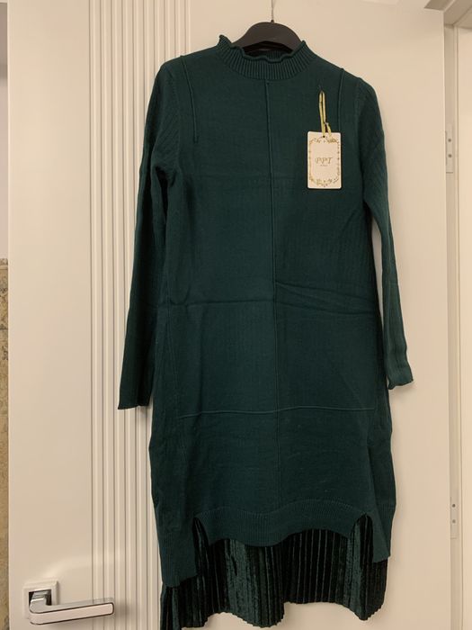 Vand rochie verde / negru , tricot midi, material cu lana