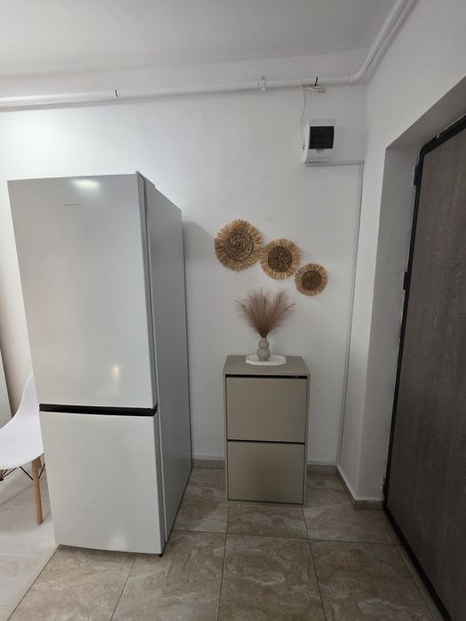 Garsonieră de închiriat – bloc nou, complet mobilată și utilată