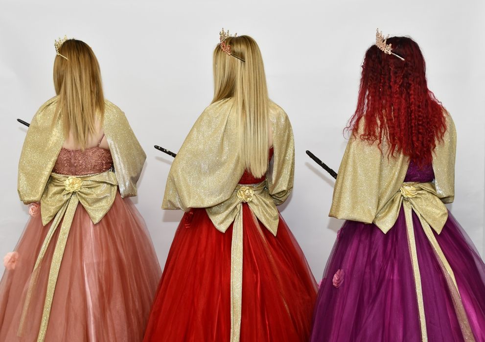 Dansatoare si Ursitoare Deniz