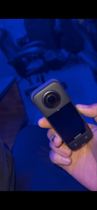 Insta 360 x 3 srochna sotiladi