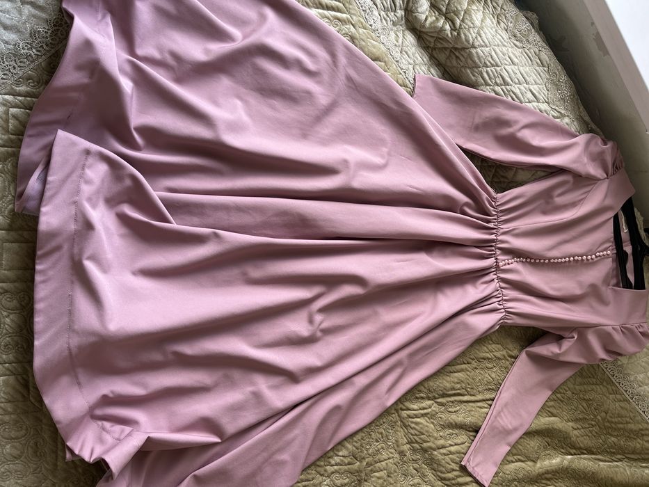 Продаю платья красивые