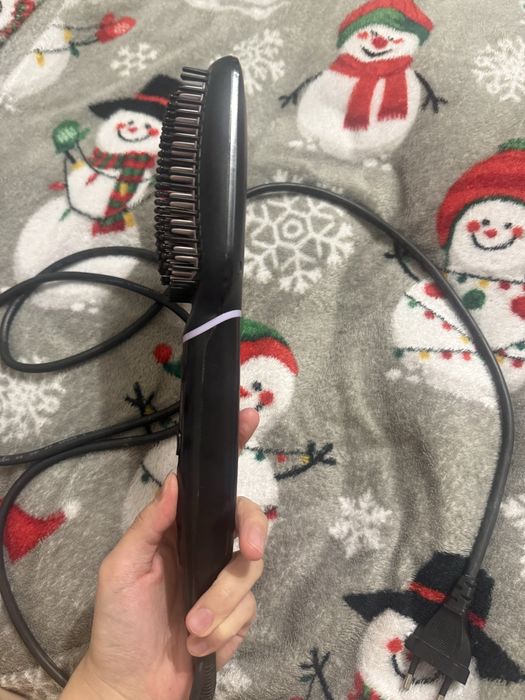 Продам расческу выпрямитель для волос.