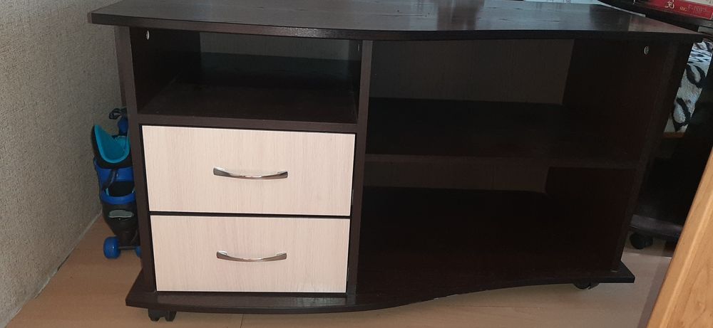 Продам тумбу под телевизор