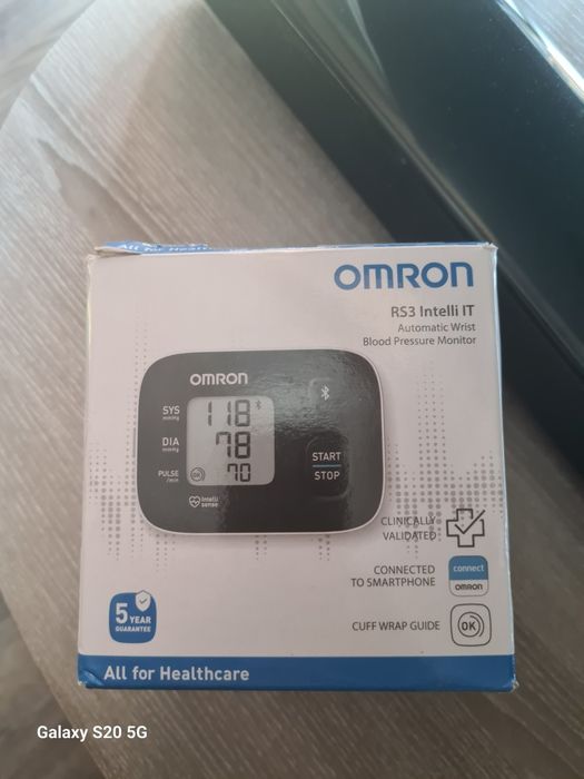 Апарат  кръвно налягане Omron