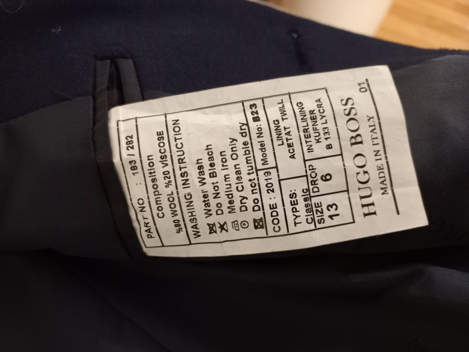 Продам  костюм в школу