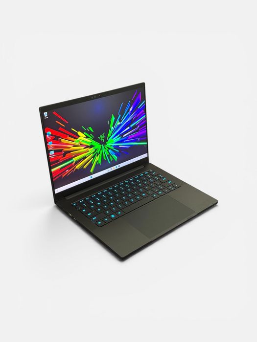 Геймърски Лаптоп 14’ QHD 240 Hz RTX 4070 8GB Ryzen 9-8945HS Razer Blade 14 32GB DDR5  1TB SSD