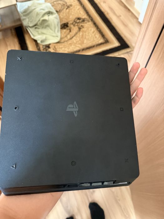 Playstation 4 на 1 година