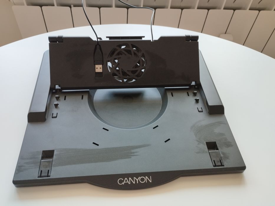 Продавам охлаждаща поставка за лаптоп CANYON CNP-NS1 - 17''
