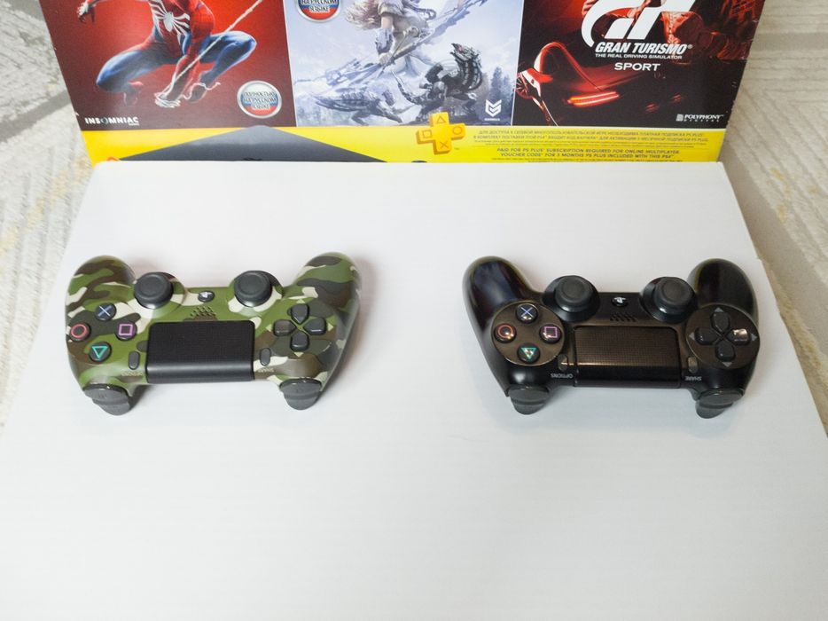 Sony PlayStation 4, 1 терабайт с 2 джостиками