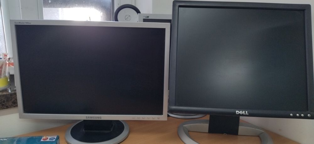 Продавам монитори Dell и Samsung 30 лв /бр LG Philips