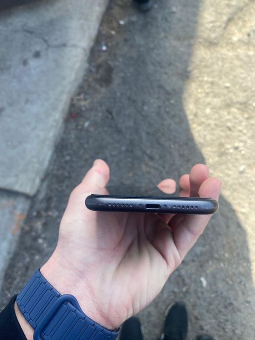 Продам iPhone 11