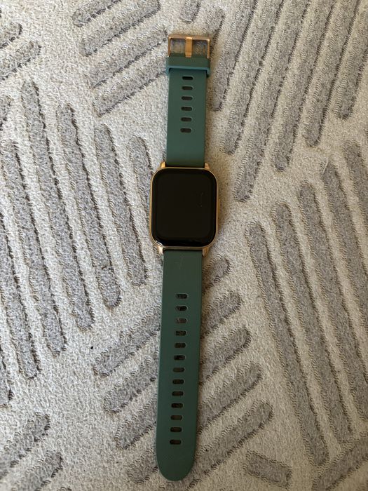 Стильные смарт-часы в цвете Gold/Emerald