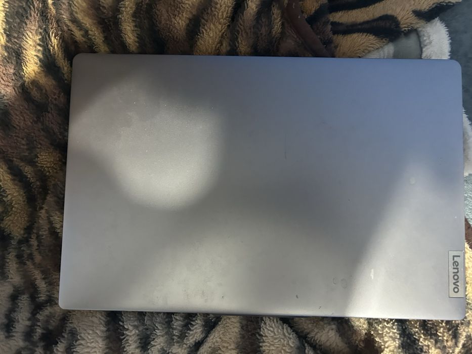 Продавам лаптоп lenovo