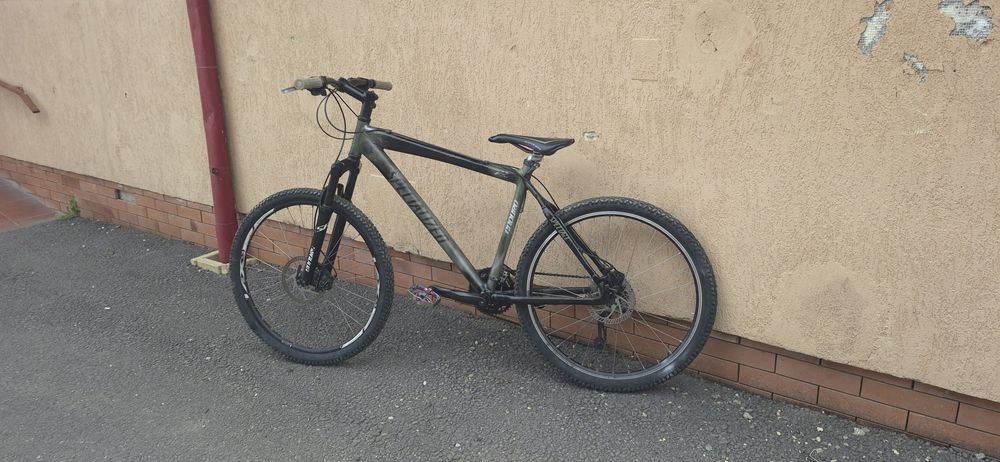 vând bicicleta specialized ht