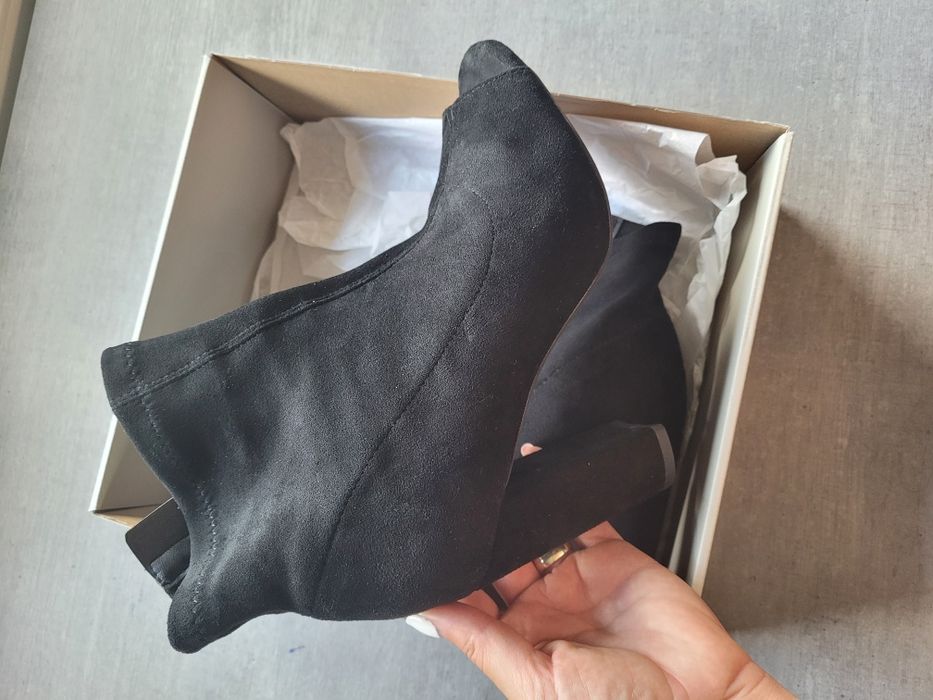 Pantofi decupați în fata , 45 lei