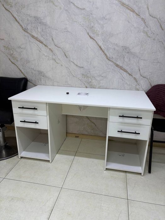 Manikur stol sotiladi!