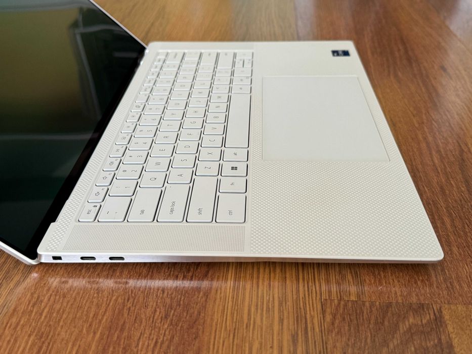 15.6' 3.5K OLED Touch i9-12900HК DELL XPS 9520 32GB DDR5/1TB NVMe/Nvidia RTX 3050 Ti/Win 11/Бат 8ч