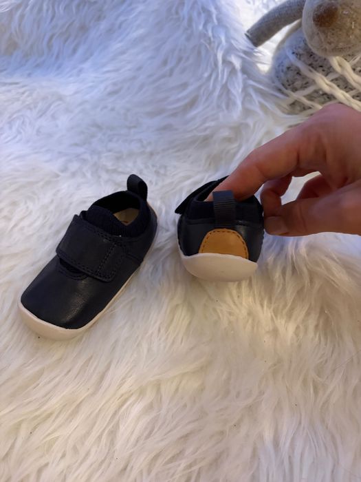 Обувки за прохождане Clarks