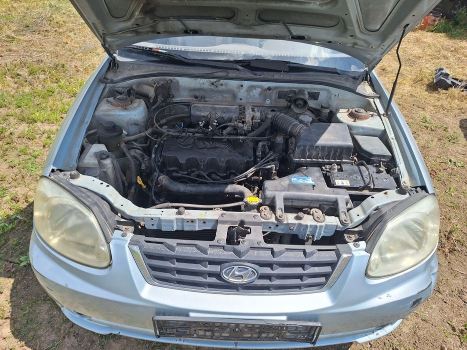 Dezmembrez hyundai accent