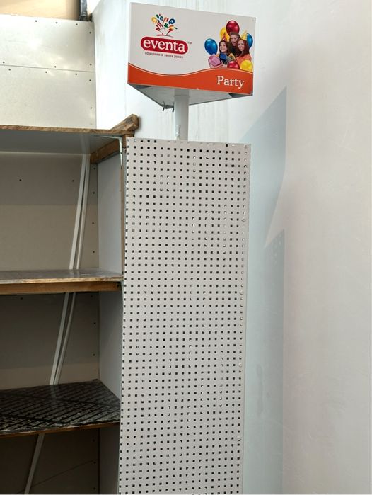 Перфорированная стойка для бутика, магазина