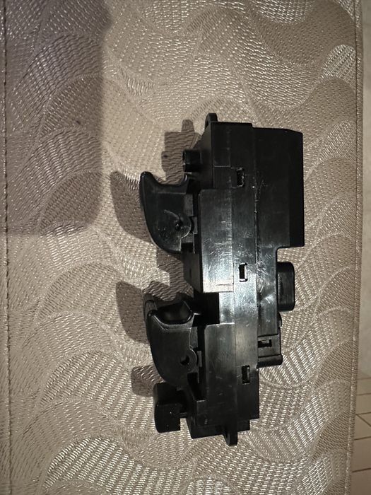 Управляващ блок за стъкла на мазда 323ф