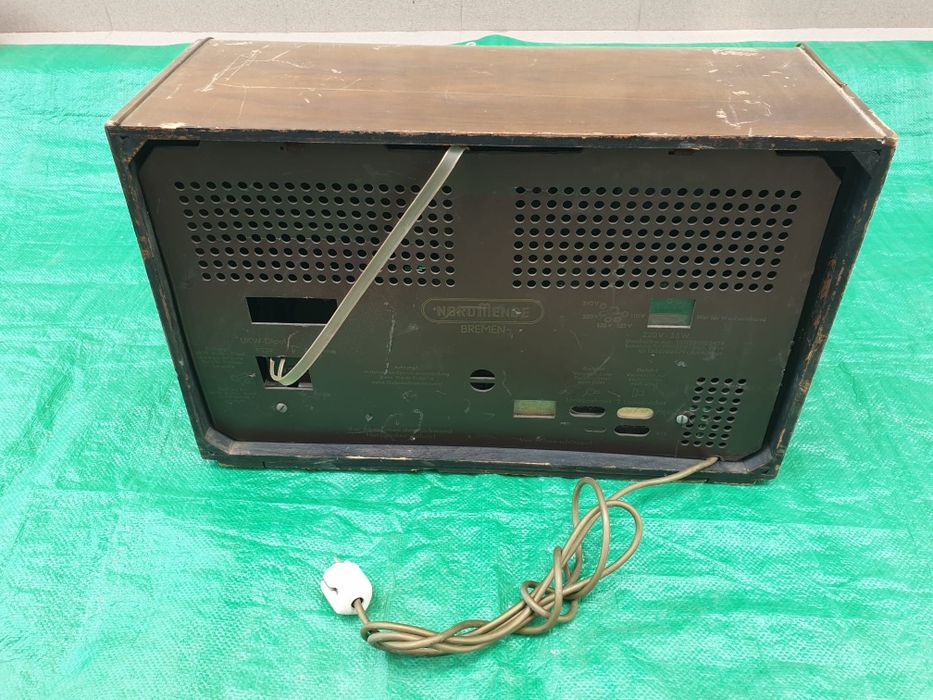 Vând Radio Nordmende model Fidelio-functional,made Germany  1954-1956-