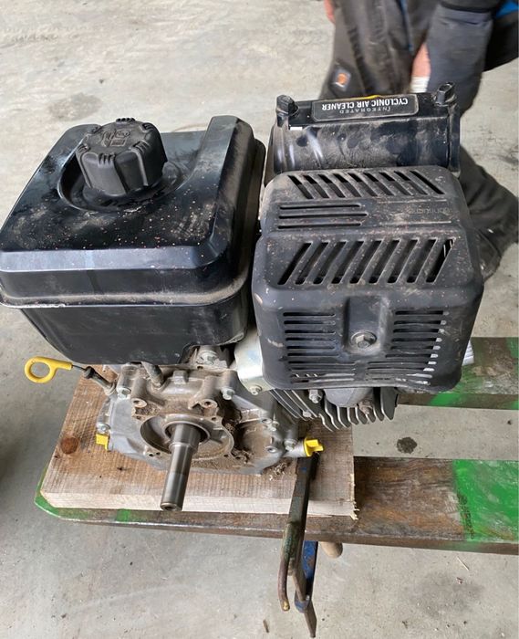 Motor pe benzina Vanguard 14CP