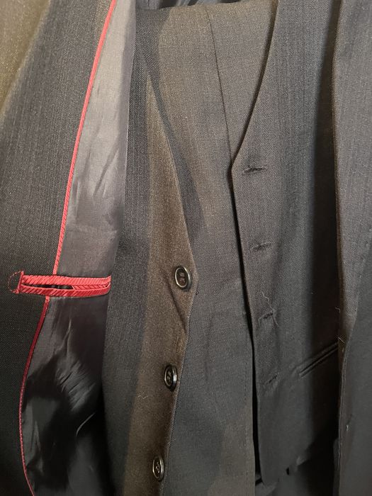 Продам костюм тройка 8-9 лет