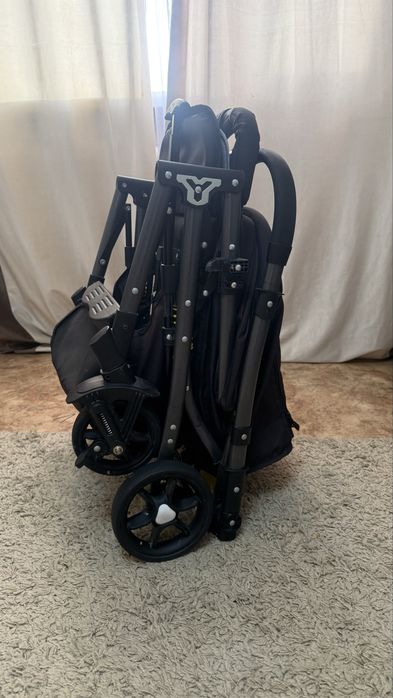 Коляска прогулочная черная