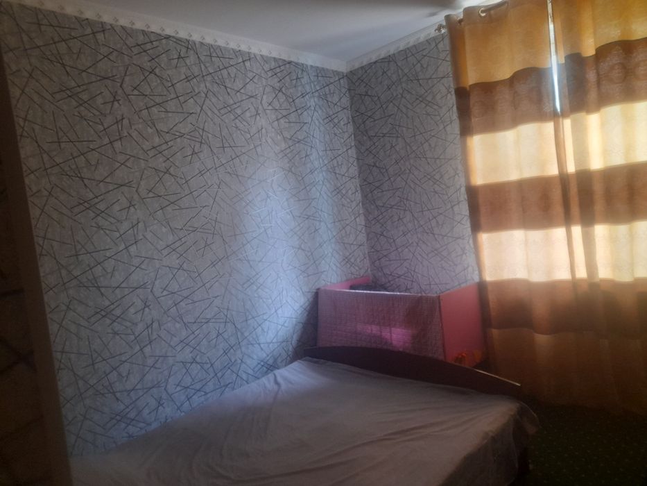 Уй сотилади 2хонали 3хона килинган 2этажкали дом пишиг гиштли 1чи этаж