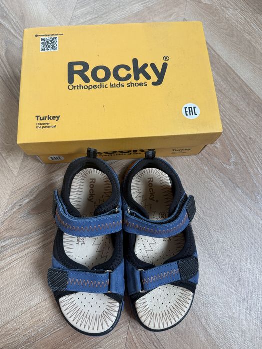 Сандали для девочек, 36 р., для мальчика 30р.