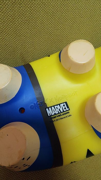 Kidrobot x Marvel Wolverine Labbit,  колекционерска винилова фигура, проектирана от художника Франк Козик.
