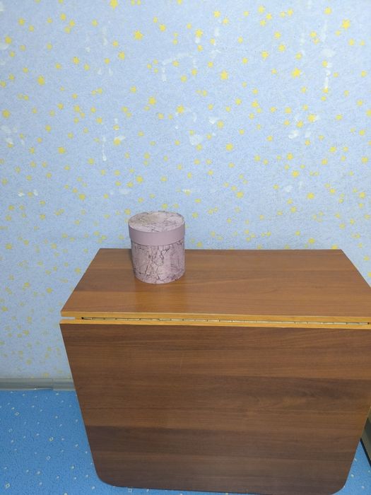 Продам стол книжка б/у
