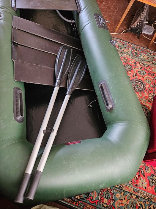 Гумена лодка с гребла