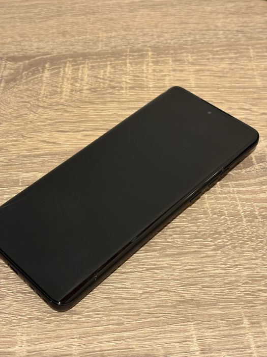 Motorola Edge 40 Neo – cutie + garanție + huse – stare foarte bună