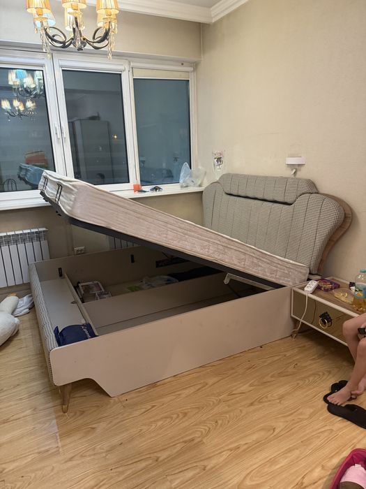 Продам двухспальную кровать