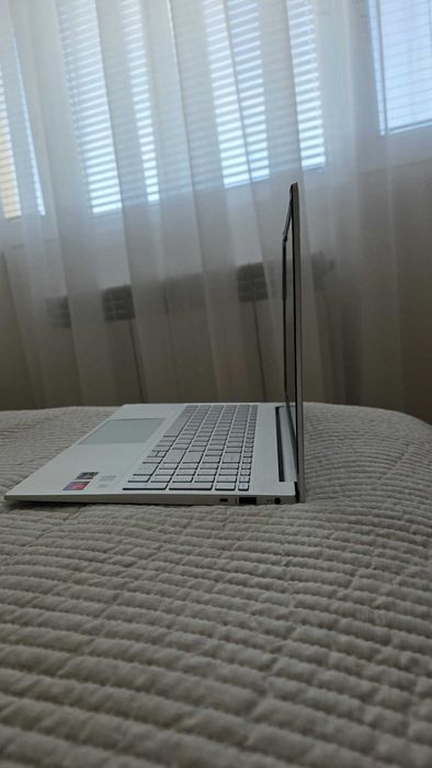 Продавам HP Pavilion 15-eh2003nu