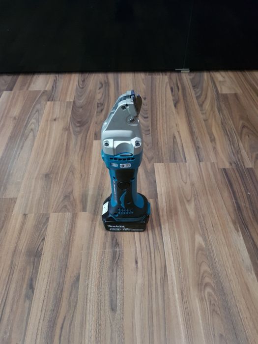 Foarfecă de taiat tablă Makita DJS  161